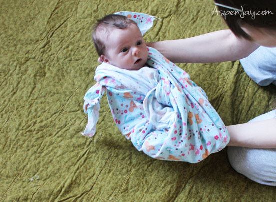 How to swaddle your baby in a way that protects their neck at the same time-ingenious! 