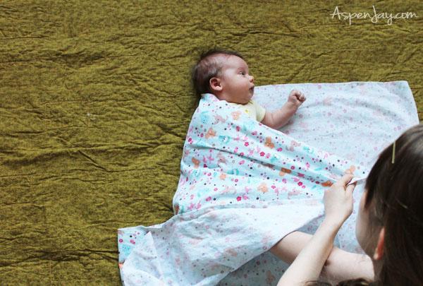 How to swaddle your baby in a way that protects their neck at the same time-ingenious!