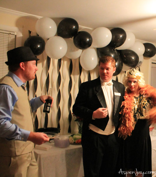 Great decorations for a 1920's Speakeasy party! 