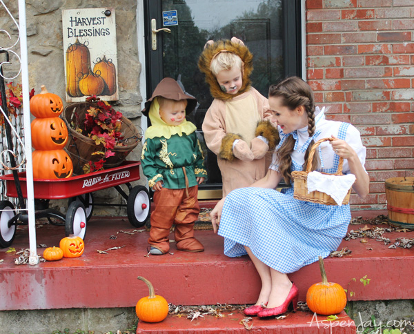cute wizard of oz family for Halloween