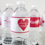 Free printable Valentine bottle labels. An easy way to dress up water bottles at a Valentines Party! Would even be cute as Valentine gifts... she has matching Valentine party printables as well. Definitely PINNING!