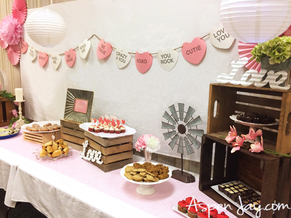 Great idea for throwing a Couples Valentine Party!!! This would be so much fun! Definitely need to plan one for next year. Love the photo booth (and the GIANT heart!!!) and the rustic valentine feel. Definitely need to PIN!