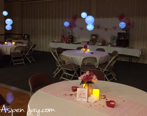 Great idea for throwing a Couples Valentine Party!!! This would be so much fun! Definitely need to plan one for next year. Love the photo booth (and the GIANT heart!!!) and the rustic valentine feel. Definitely need to PIN!