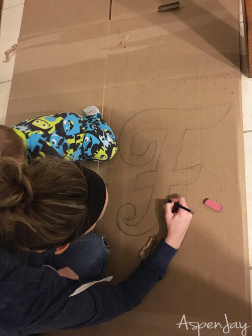 Party Sign on a budget - why didn't I think of this!?!? Creative ways to use make awesome signs using... cardboard! #partysigns #partyonabudget #diypartysign