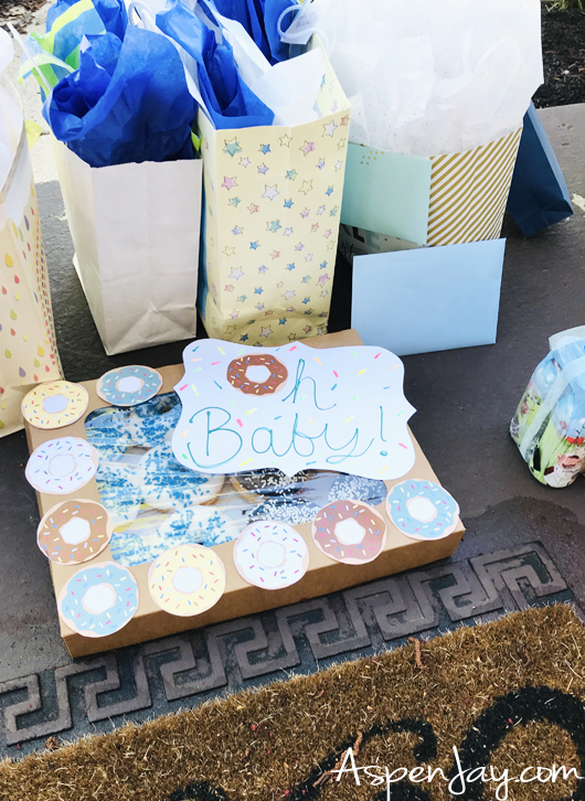Is social distancing keeping you from showering the mama with love! Don't let it! Throw her a surprise baby sprinkle on her doorstep, complete with gifts, games, and treats! Let her know she is loved!!! #quarantinebabyshower #surprisebabysprinkle #babysprinkleideas
