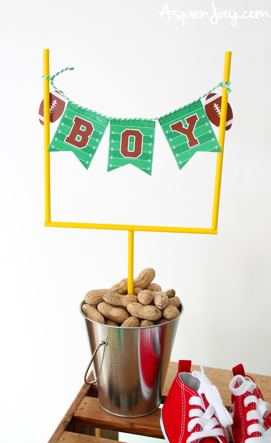 Football party food table ideas. Ideas, tips, and free printables! #footballparty #footballfood #superbowlparty