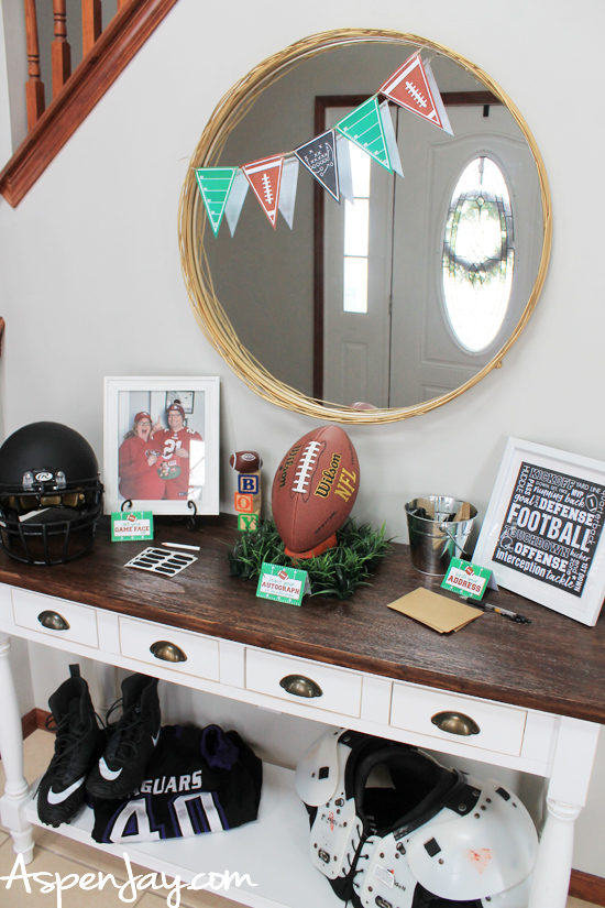 Use this subway themed FREE football printable to quickly and easily decorate for your next football themed party! #footballprintable #footballparty #footballsubwayprintable