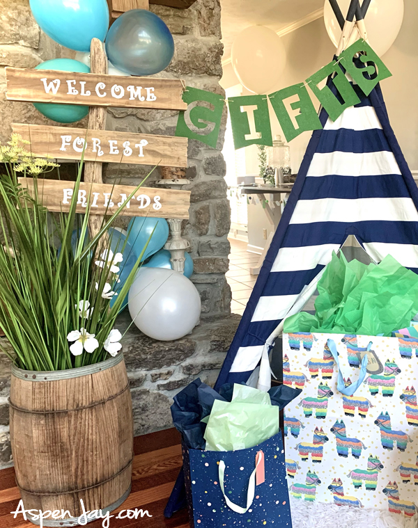 The cutest little bear baby shower you ever did see! This fun Adventure Awaits Baby Shower would be the perfect themed party to throw for the new mama-to-be! #bearbabyshower #adventureawaits #adventurebabyshower