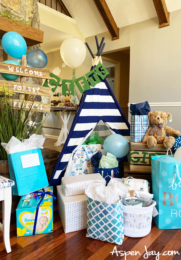 This fun Adventure Awaits Baby Shower would be the perfect themed party to throw for the new mama-to-be! #bearbabyshower #adventureawaits #adventurebabyshower