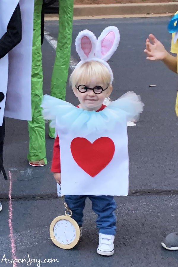 Super adorable DIY White Rabbit Costume from Alice in Wonderland!