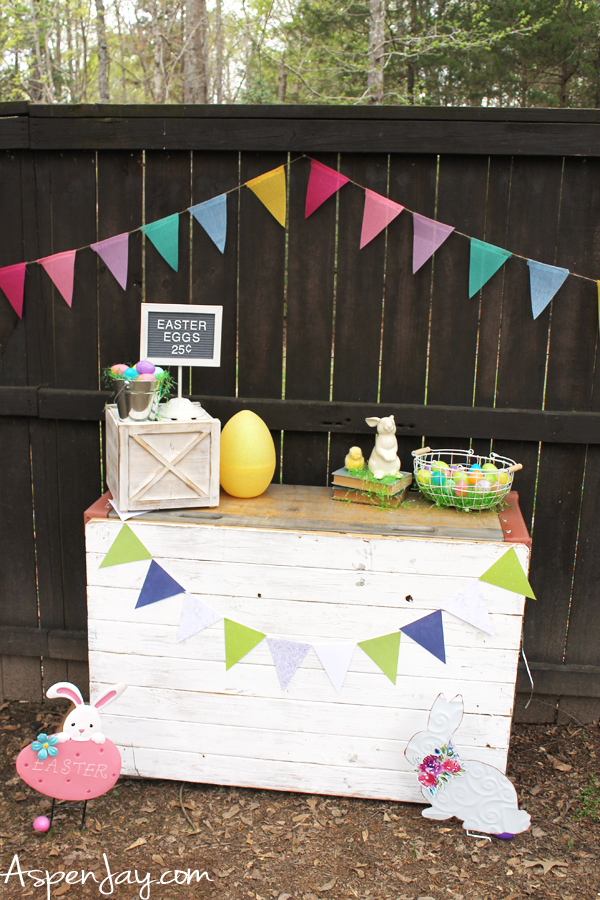 Create an Easter themed photo backdrop. This post is full of valuable Easter egg hunt tips to help you throw a memorable hunt! #easteregghunt #egghunt