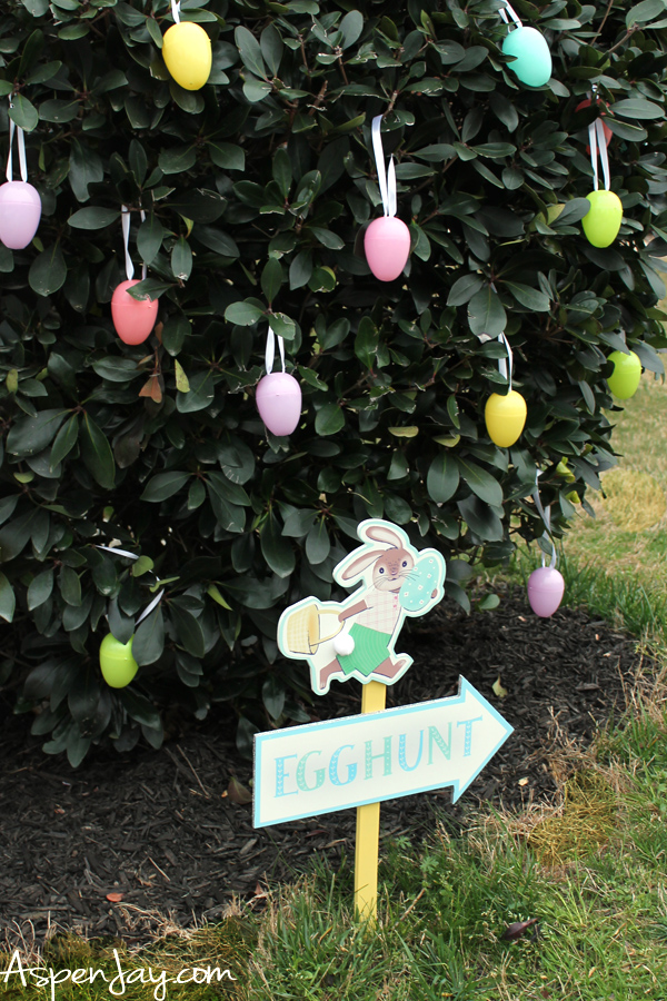 Egg hunt sign. These 16 tips are guaranteed to help you host an EPIC hunt that everyone will be sure to enjoy! #easteregghunt #egghunt