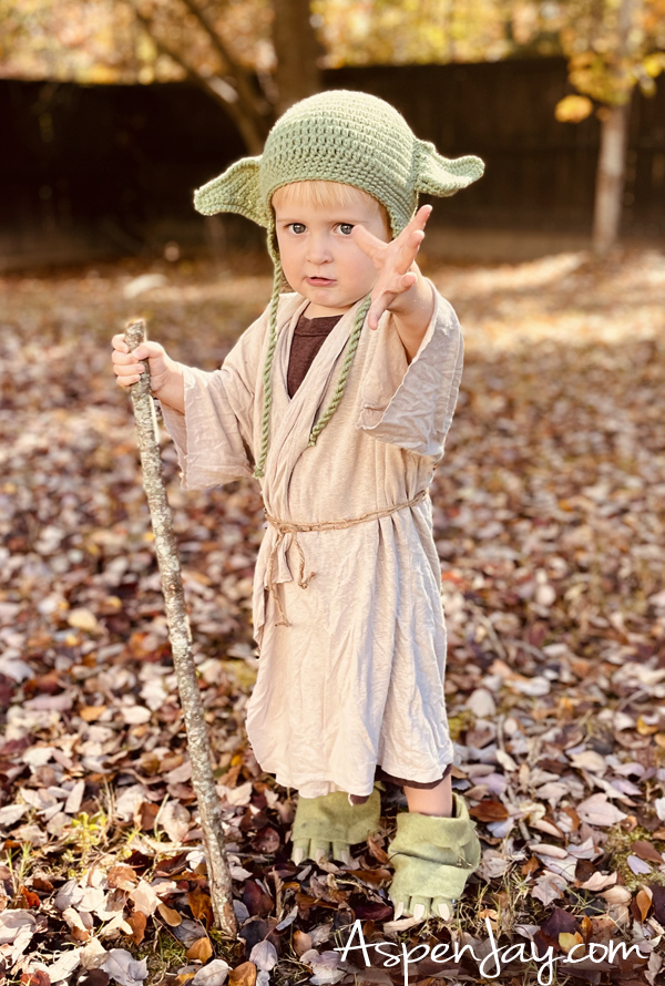 Yoda Costume for toddlers. Need epic costumes ideas this Halloween? You don't need to travel to a galaxy far, far away for authentic Star Wars family costumes! 