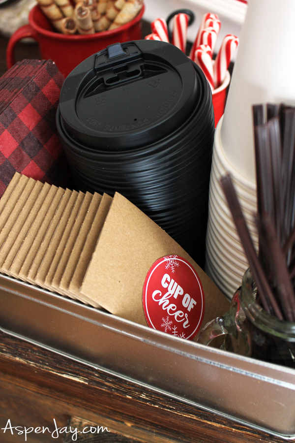 The perfect Christmas themed hot chocolate station! Love these ideas and the FREE printables!