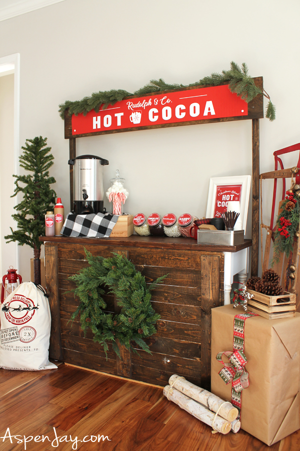 The perfect Christmas themed hot chocolate station! Love these ideas and the FREE printables!