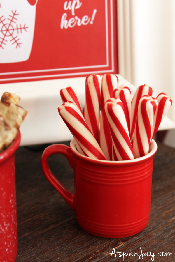 The perfect Christmas themed hot chocolate station! Love these ideas and the FREE printables!