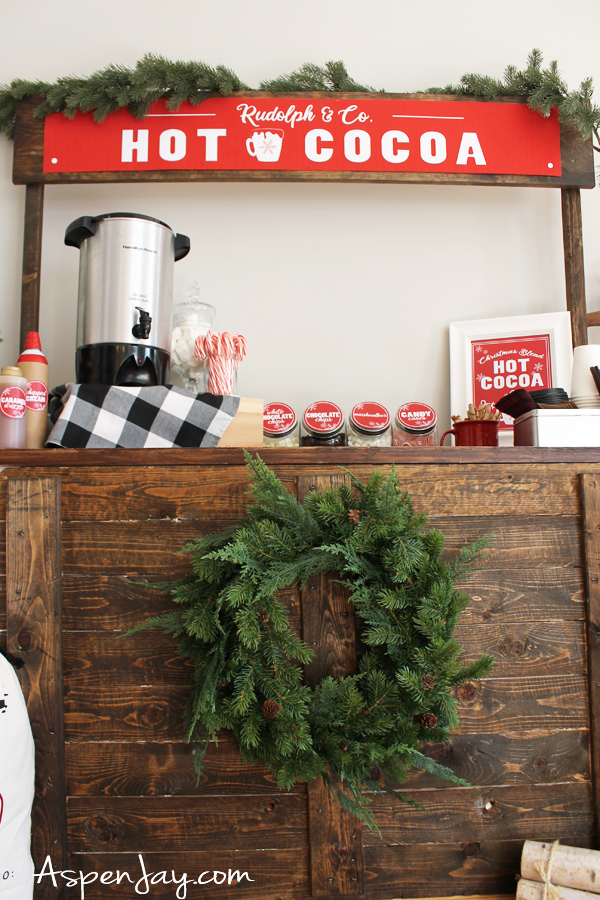 The perfect Christmas themed hot chocolate station! Love these ideas and the FREE printables!