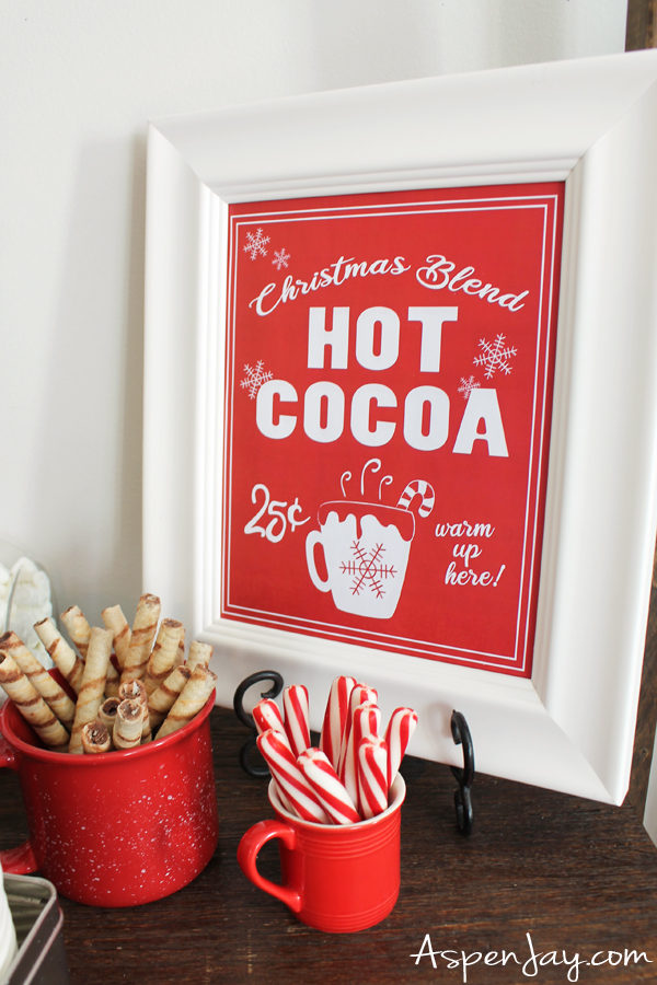 The perfect Christmas themed hot chocolate station! Love these ideas and the FREE printables!