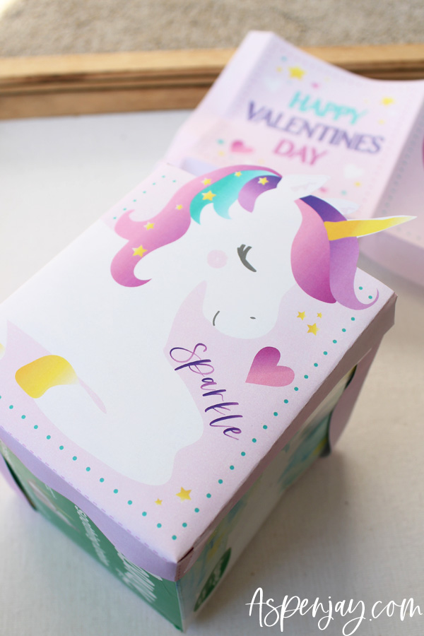 Step by step on how to recreate this insanely cute Unicorn Valentine box in less than 10 minutes! Free printable unicorn template