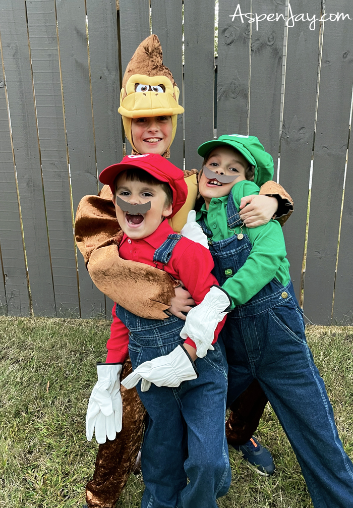 Easy DIY Super Mario Brother Family costumes! Let's-a go!