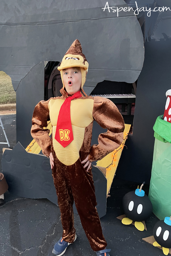 Donkey Kong Super Mario Brothers Family costumes! Let's-a go!