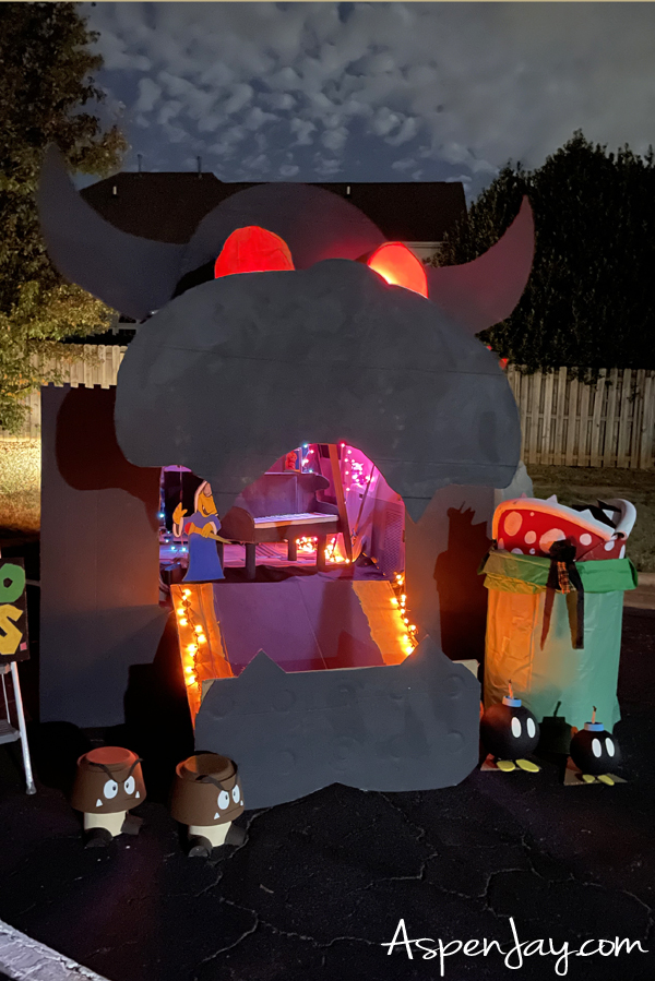 Epic idea for a Super Mario themed Trunk-or-Treat. DIY Bowser's castle!