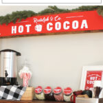 The perfect Christmas themed hot chocolate station! Love these ideas and the FREE printables!