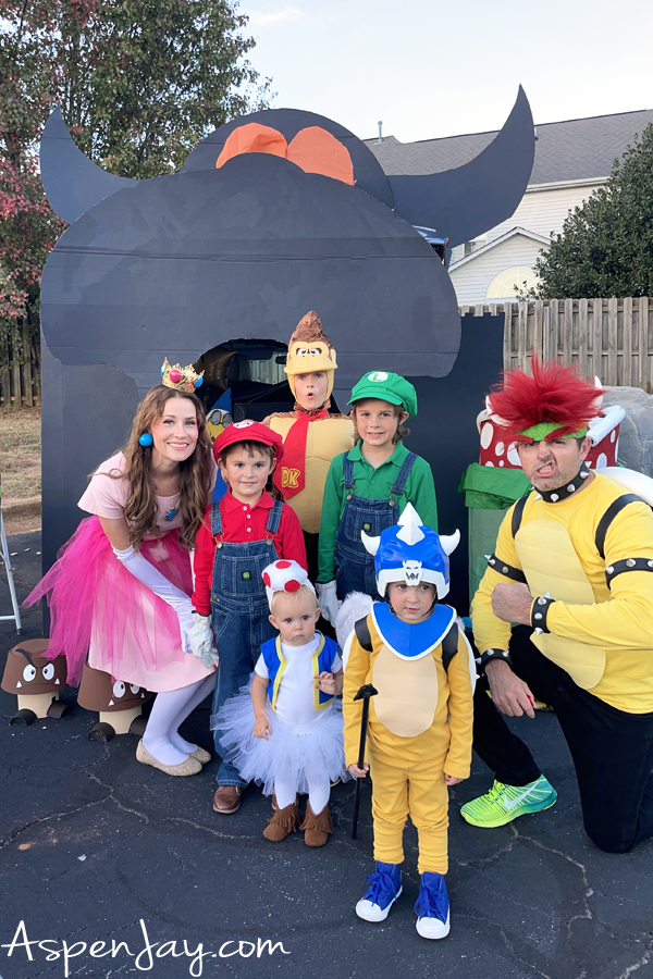 Super Mario Trunk and costumes for Halloween. These ideas are EPIC!!! Definitely need to pin this idea!